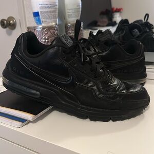 SIZE 11 Men , air max shoes 
Got for 130 selling for 40!
